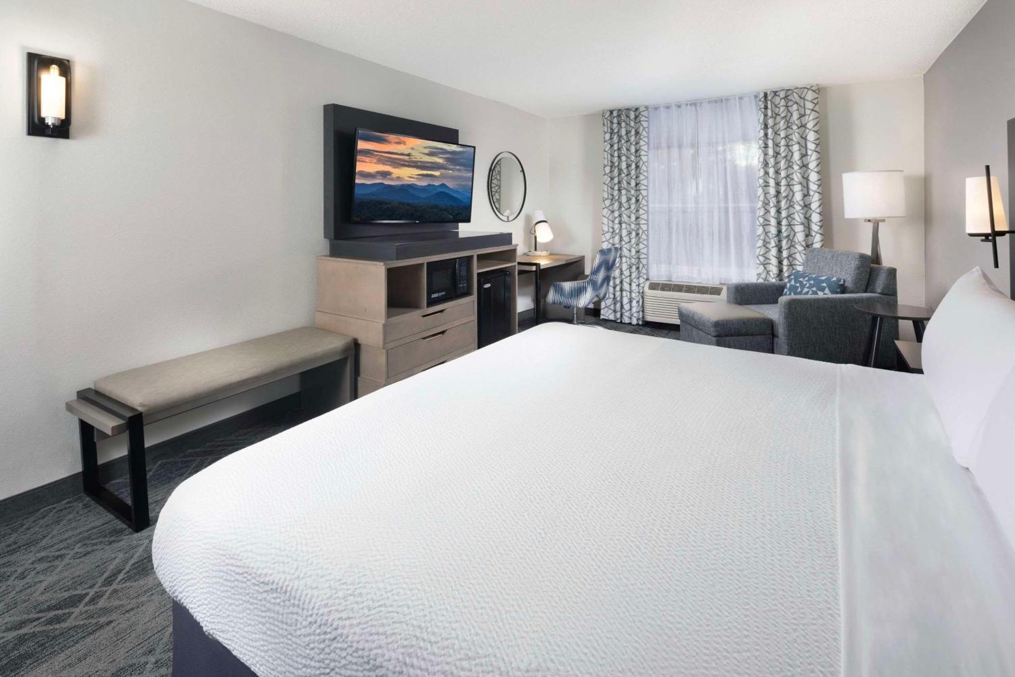 Country Inn & Suites By Radisson Asheville Downtown Tunnel Road Εξωτερικό φωτογραφία